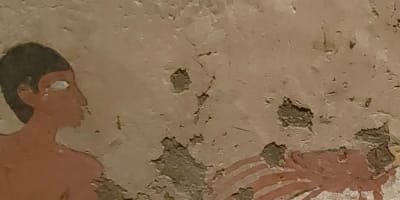 Fragment de pintura en piràmide.